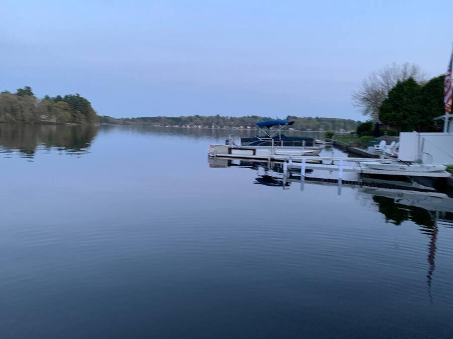 Lake Attitash Waterfront W/ Private Dock อาเมสเบอรี ภายนอก รูปภาพ