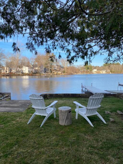 Lake Attitash Waterfront W/ Private Dock อาเมสเบอรี ภายนอก รูปภาพ